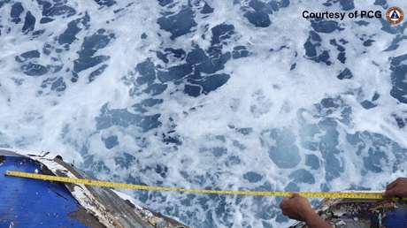 Un buque chino y otro filipino chocan entre sí frente a un arrecife disputado