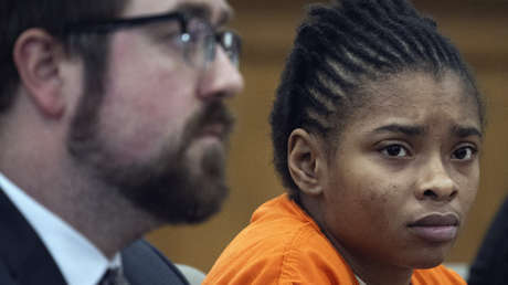 Mujer condenada por asesinato alega que tenía derecho a matar porque su víctima traficaba sexualmente con ella