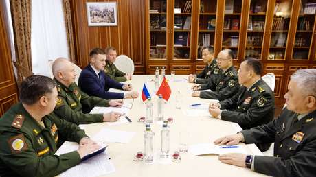 Una delegación militar china llega a Rusia