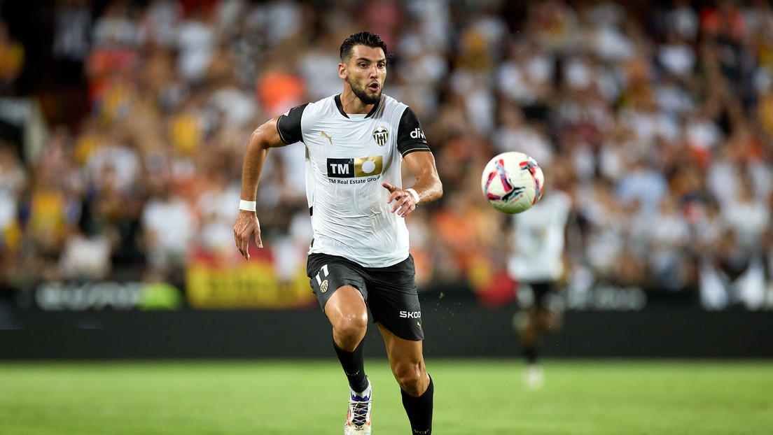 Dos jóvenes semidesnudas y desorientadas: detalles de la detención de un futbolista por agresión sexual