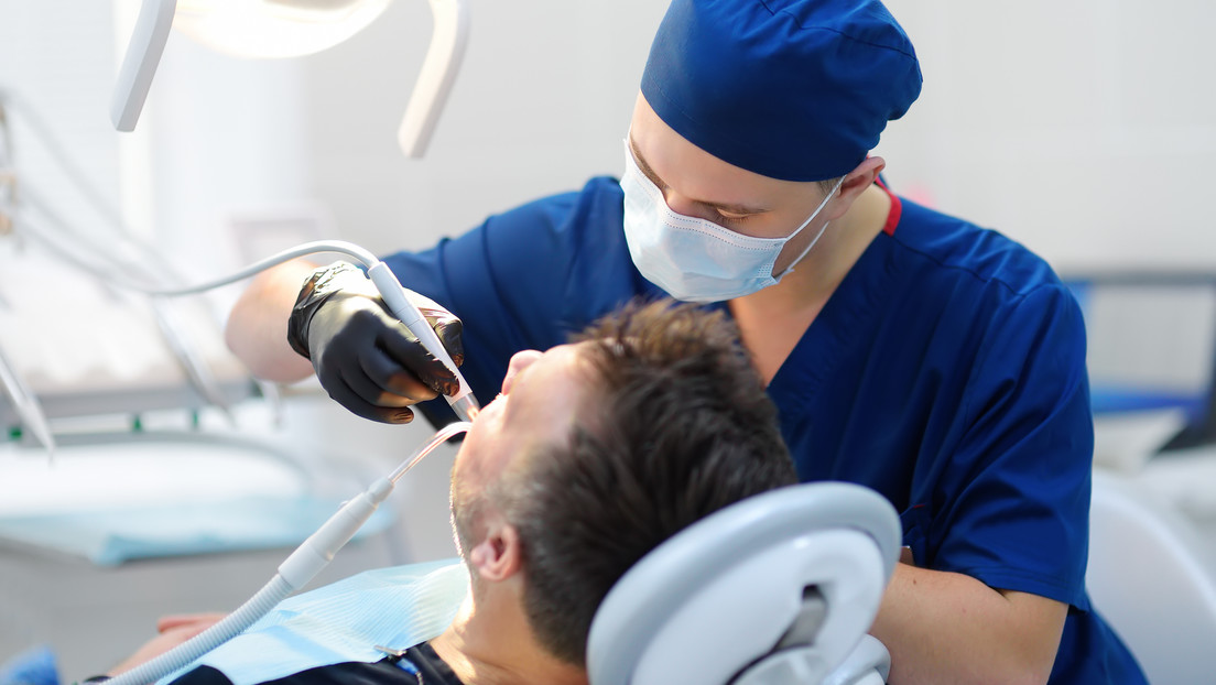 Un hombre muere tras la extracción de 23 dientes en un solo día