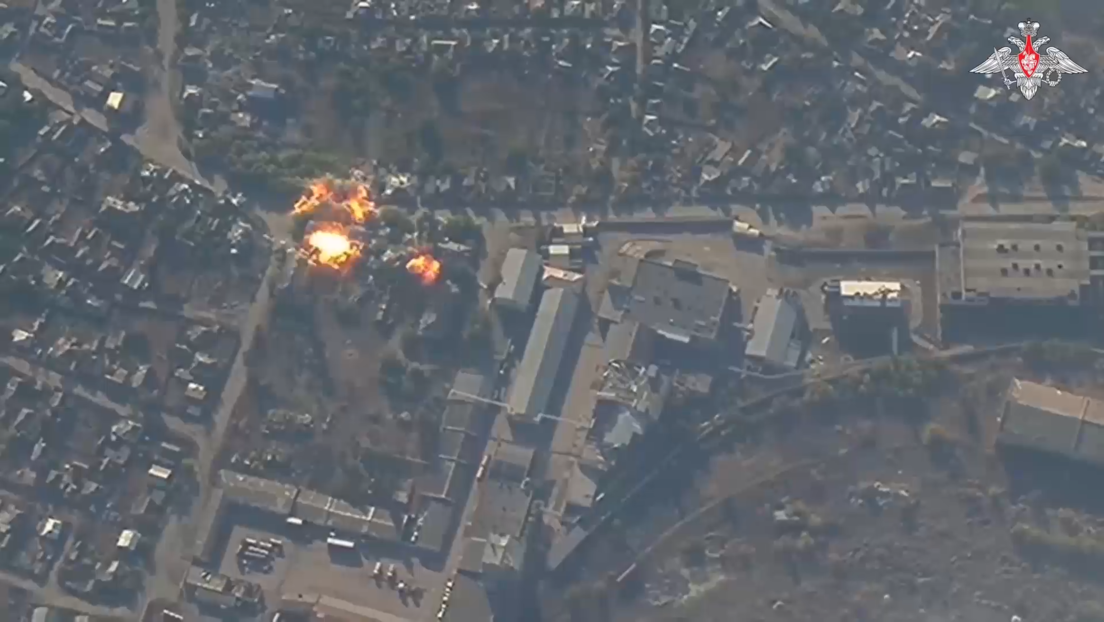 VIDEO: Bombas planeadoras rusas arrasan posiciones ucranianas en Járkov