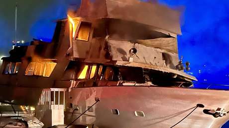 VIDEO: Un yate de lujo cargado con fuegos artificiales arde en un puerto de EE.UU.