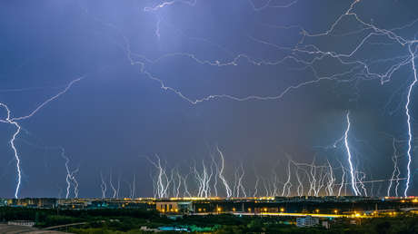 Un avión espía de la Guerra Fría revela un misterio radioactivo en las tormentas eléctricas