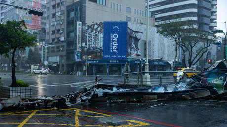 El tifón Krathon toca tierra en Taiwán causando varios muertos y graves destrozos (VIDEOS)