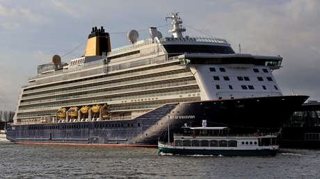 Viaje de terror a bordo de un crucero azotado por olas gigantes en medio de una tormenta