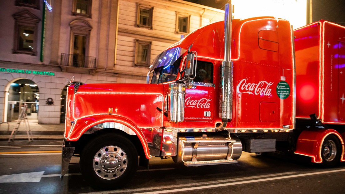 Coca-Cola reemplaza por primera vez su icónico anuncio navideño con una obra de IA