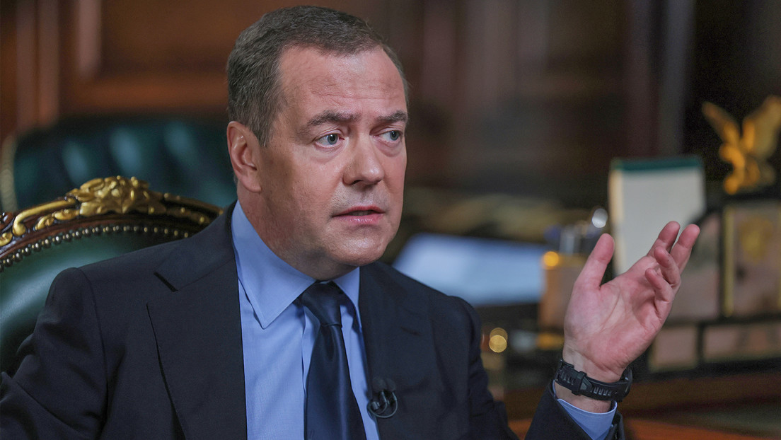 Medvédev: "Quizás Biden decidió irse a lo lindo de la vida, llevándose consigo a gran parte de la humanidad"