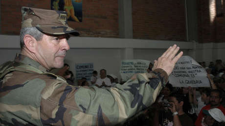 EE.UU. le prohíbe entrar al país a sanguinario exgeneral colombiano