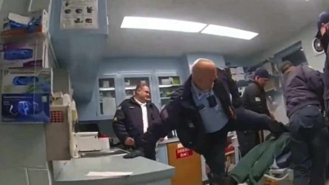 VIDEO: Guardias graban su paliza mortal a un preso esposado