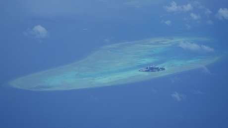 China y Filipinas intercambian acusaciones en torno a un arrecife en disputa
