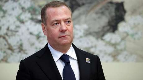 Medvédev: Toda la política del mundo anglosajón busca dividir a Rusia y China