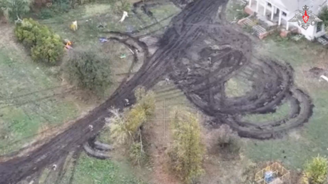 VIDEO: Militares rusos toman fortificaciones ucranianas en una zona fronteriza