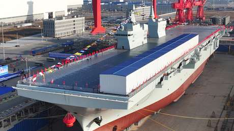 VIDEO: China bota un nuevo buque de asalto anfibio equipado con una innovadora catapulta