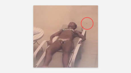 Una bala perdida roza la cabeza de una mujer que tomaba el sol en una piscina en Brasil (VIDEO)