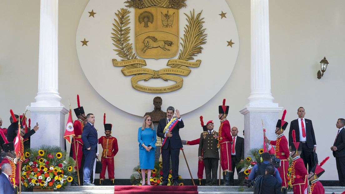 Maduro convoca a "gran jornada de diálogo" para la anunciada reforma constitucional