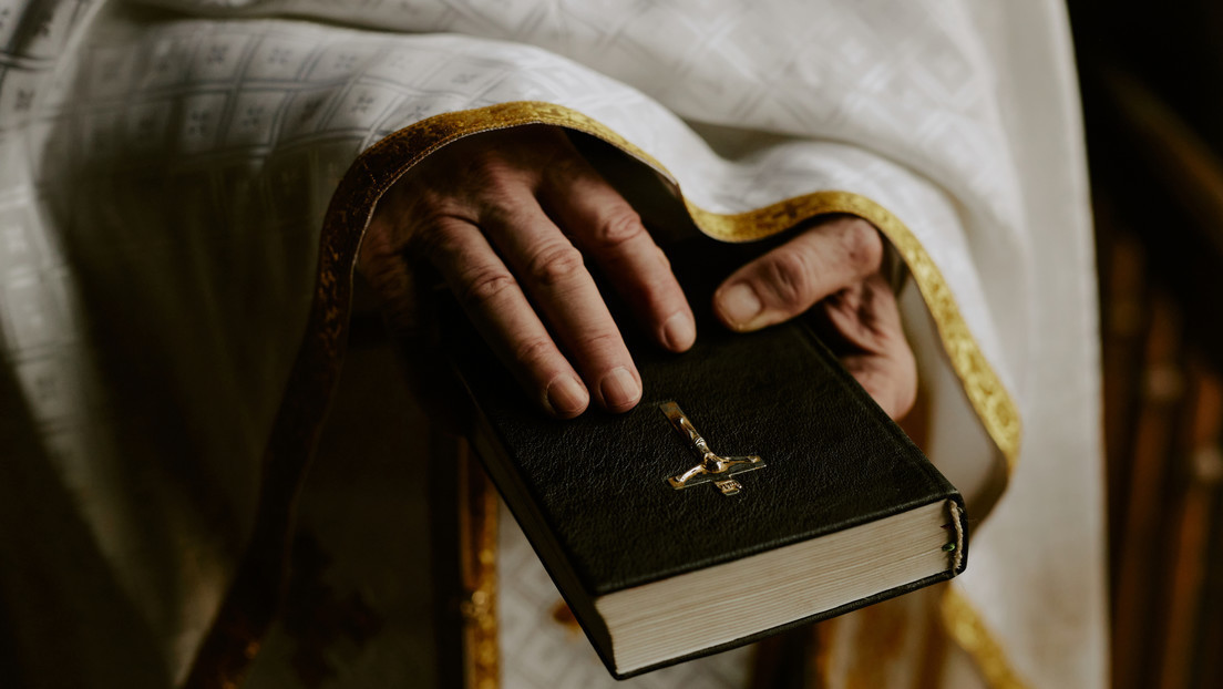 El Vaticano permite a los homosexuales convertirse en sacerdotes