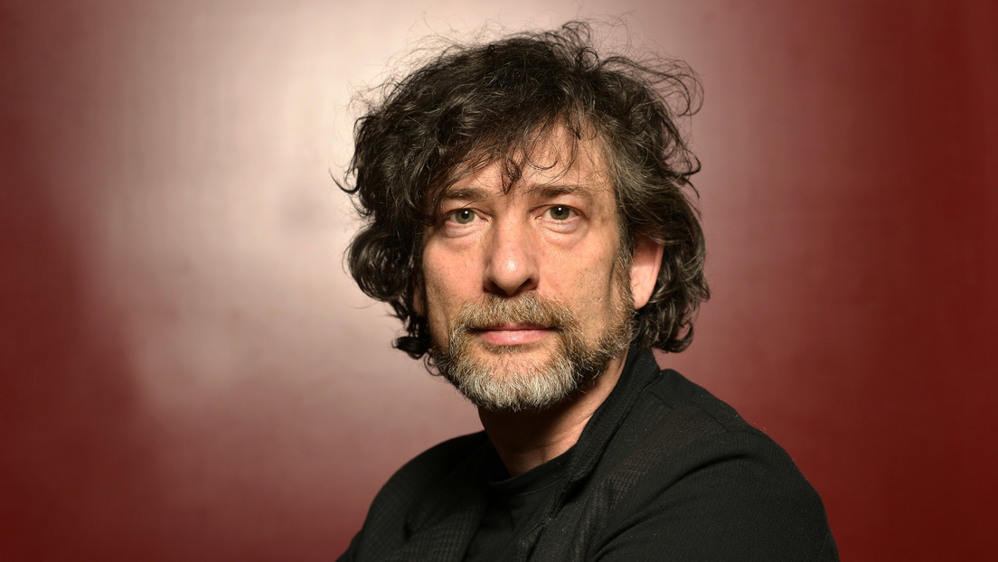 "Quería que le llamara maestro": más mujeres acusan a famoso autor de agresión sexual