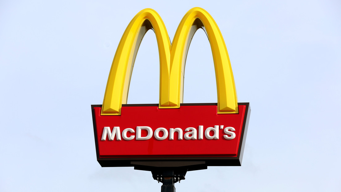 Demandan a McDonald's en EE.UU. por ofrecer becas para estudiantes latinos
