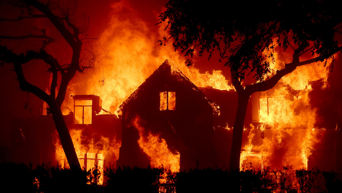 Infierno en Los Ángeles: vientos de más de 100 km/h y sin agua potable