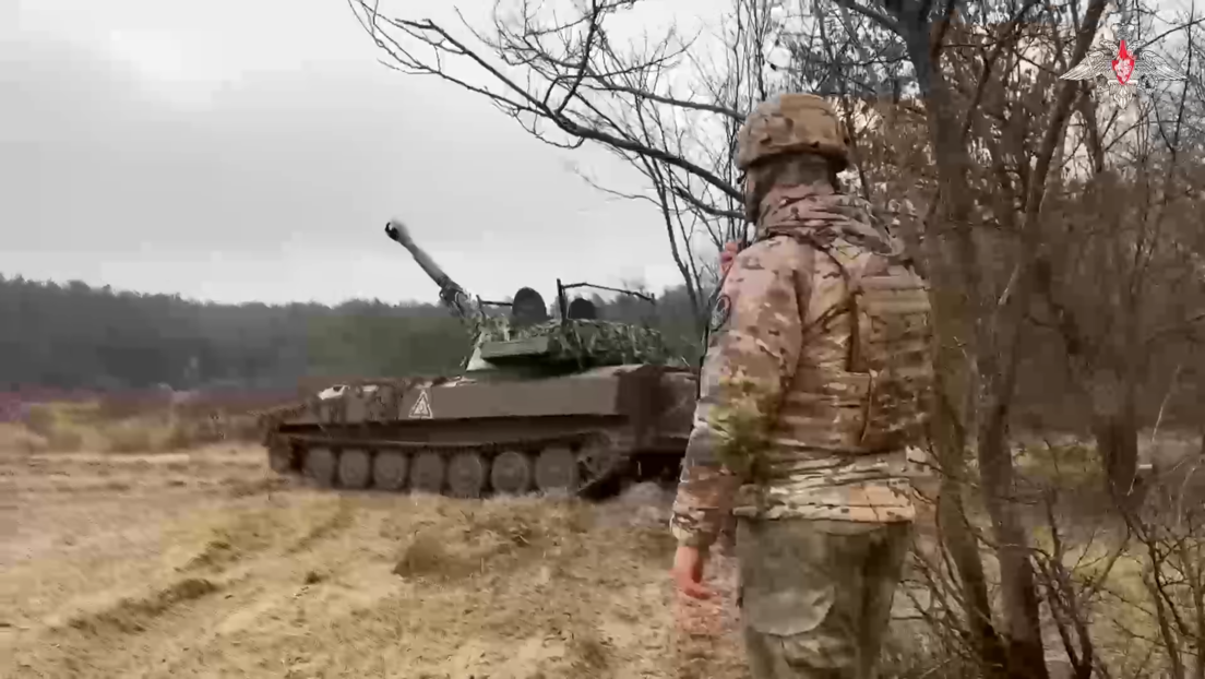 Artilleros rusos aplastan un puesto de control de drones a orillas del Dniéper (VIDEO)