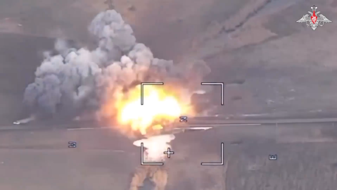 VIDEO: Rusia destruye un puente que utilizaban unidades de Kiev para abastecerse