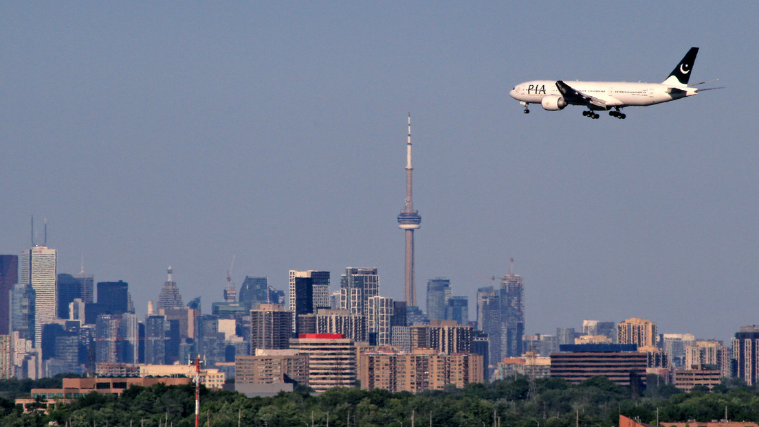 "París, llegamos hoy": Investigan a aerolínea pakistaní por polémico anuncio 'al estilo del 11-S'