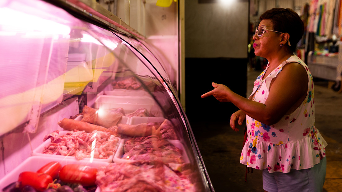 Desplome histórico de consumo: argentinos comen ahora más pollo que carne vacuna