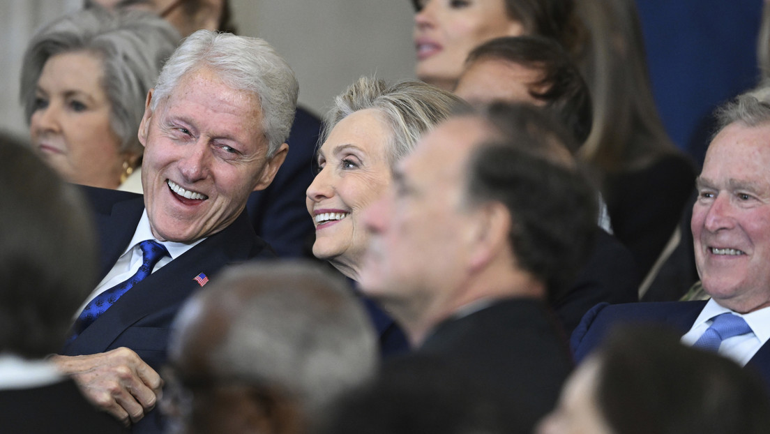 VIDEO: La reacción de Hillary Clinton cuando Trump anuncia que cambiará el nombre del golfo de México