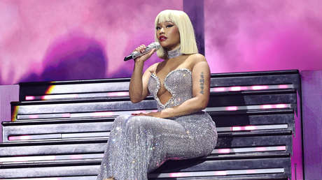 Exempleado de Nicki Minaj la demanda por golpearlo en la cara