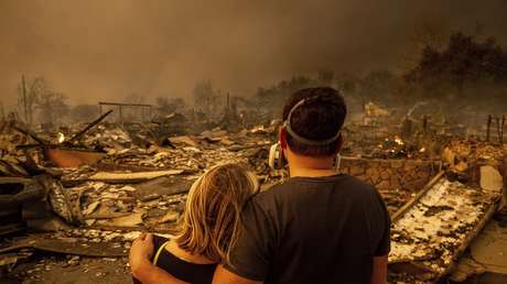 Barrios aniquilados: nuevas imágenes del antes y después de los incendios infernales en California