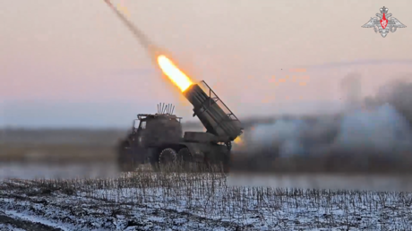VIDEO: Tropas rusas lanzan una lluvia de cohetes sobre posiciones ucranianas