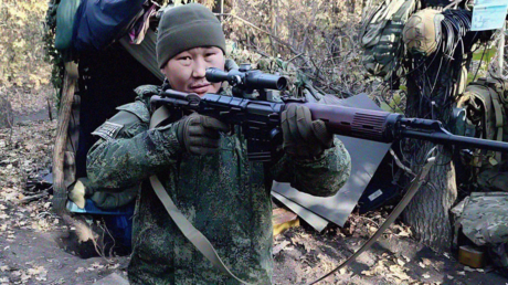 Putin condecora a militar ruso que derrotó a soldado ucraniano en un impactante combate cuerpo a cuerpo