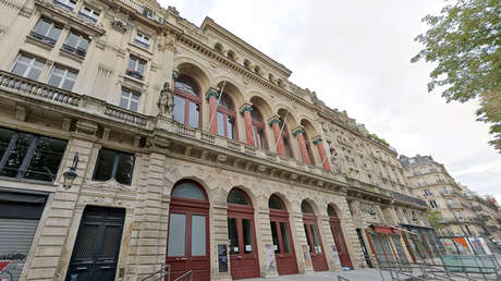 Cientos de migrantes ocupan una sala de conciertos de París