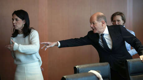 La Red estalla en memes por una foto de Baerbock y Scholz