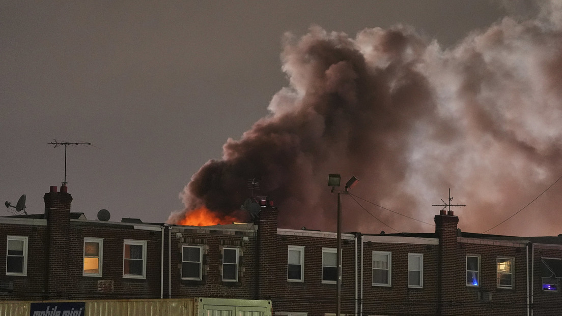 VIDEO: Momento exacto de la caída de una avioneta en viviendas en EE.UU.