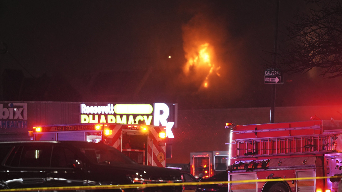 "¡Allahu akbar! ¿Qué demonios?": Escalofriantes videos de la caída de aeronave en Filadelfia