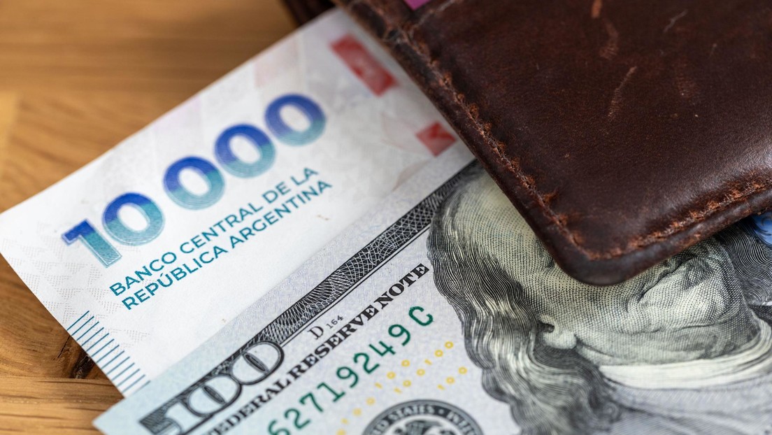 Argentina reduce el ritmo de devaluación mensual: cómo afecta la drástica suba del dólar