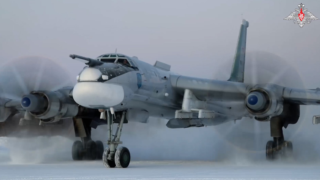 Épico video de dos bombarderos rusos con capacidad nuclear patrullando mares nórdicos