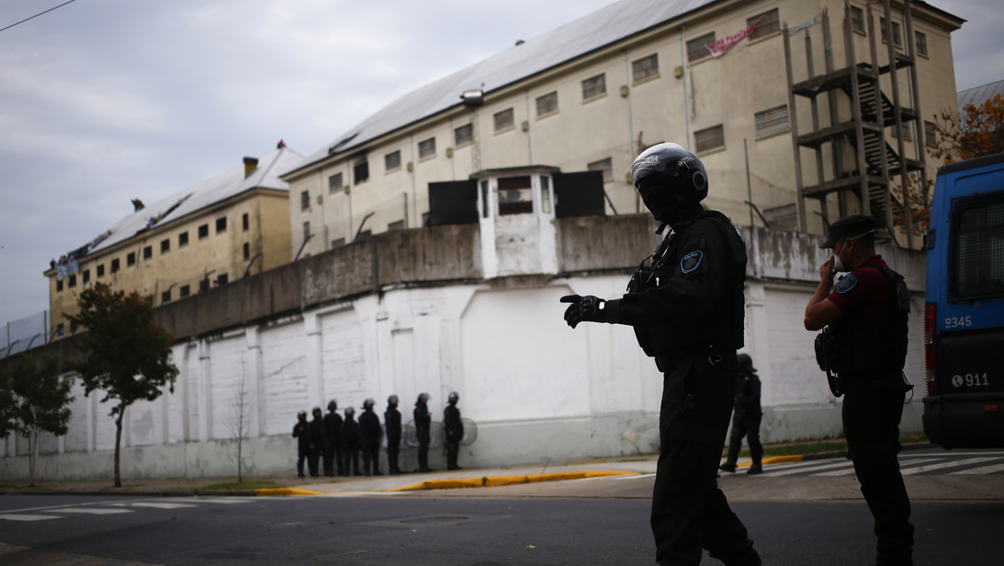 Argentina prohíbe trasladar hombres a cárceles de mujeres