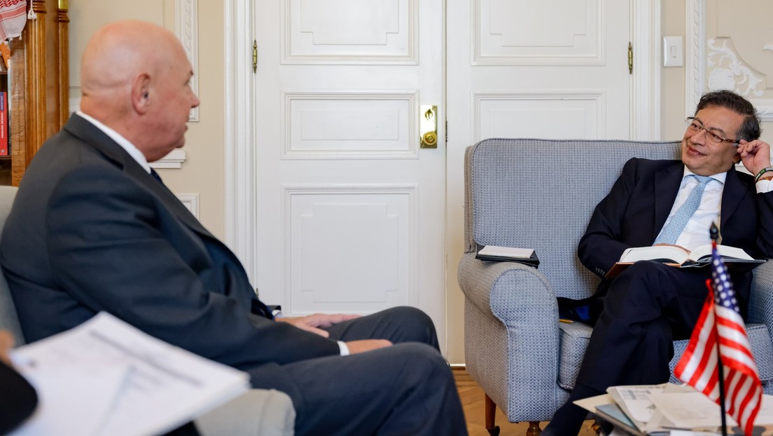 Petro aborda asuntos migratorios con el encargado de Negocios de EE.UU. en Colombia