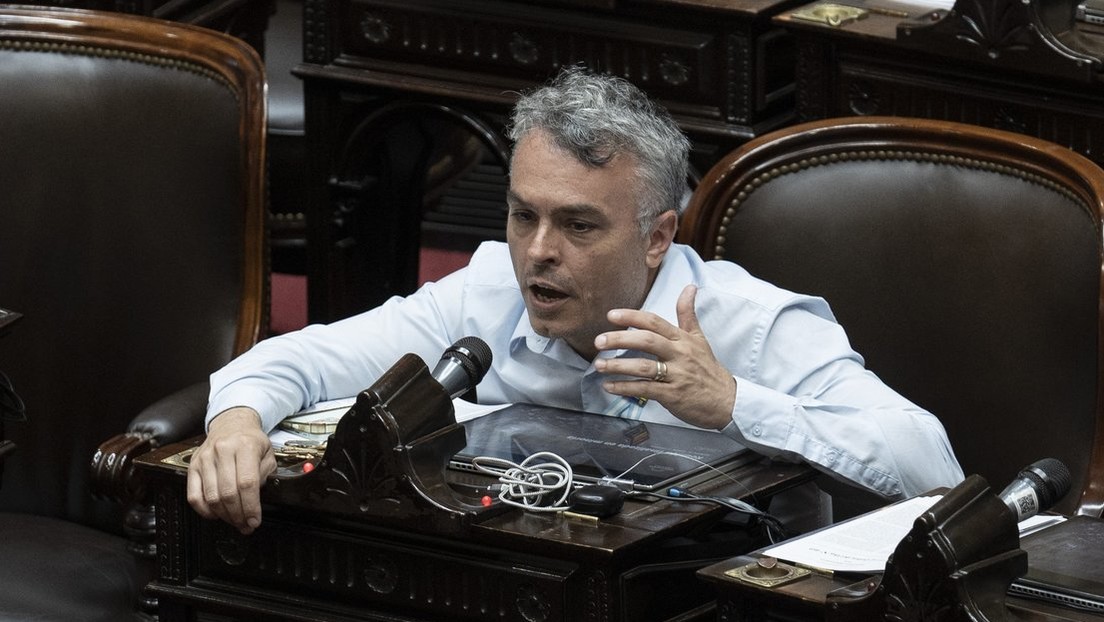 "Soy maricón y me la banco": Diputado argentino desafía a Milei por sus declaraciones homófobas