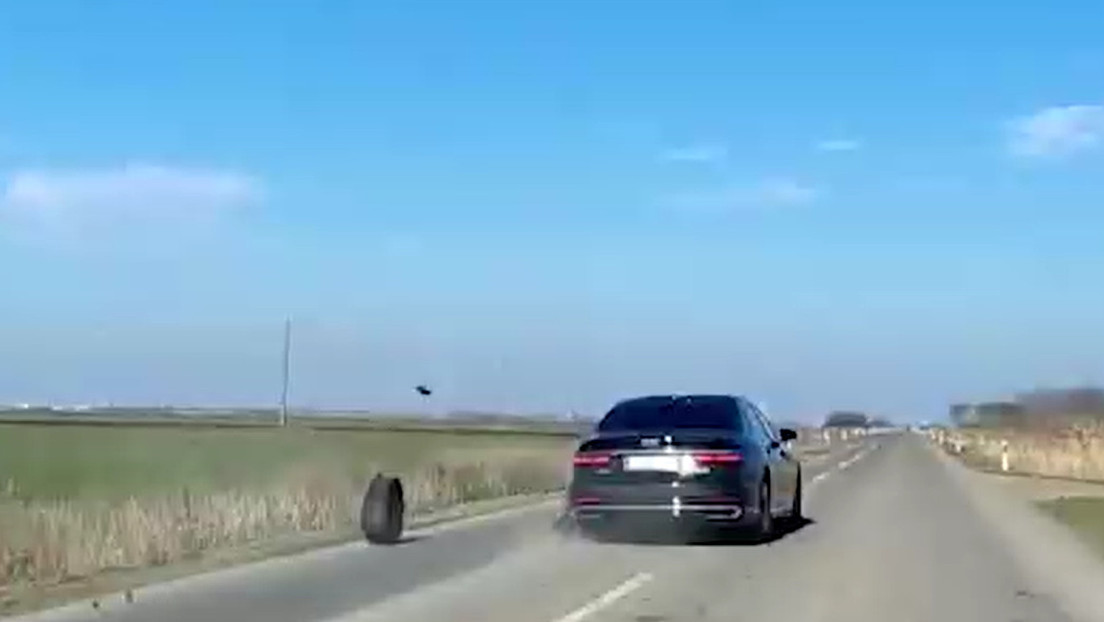 VIDEO: Se le cae una rueda en plena marcha al coche de Vucic