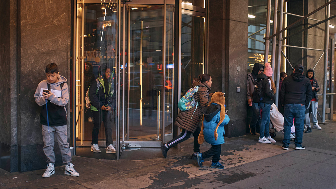 Una agencia de emergencias de EE.UU. gasta millones de dólares en hoteles de lujo para migrantes ilegales