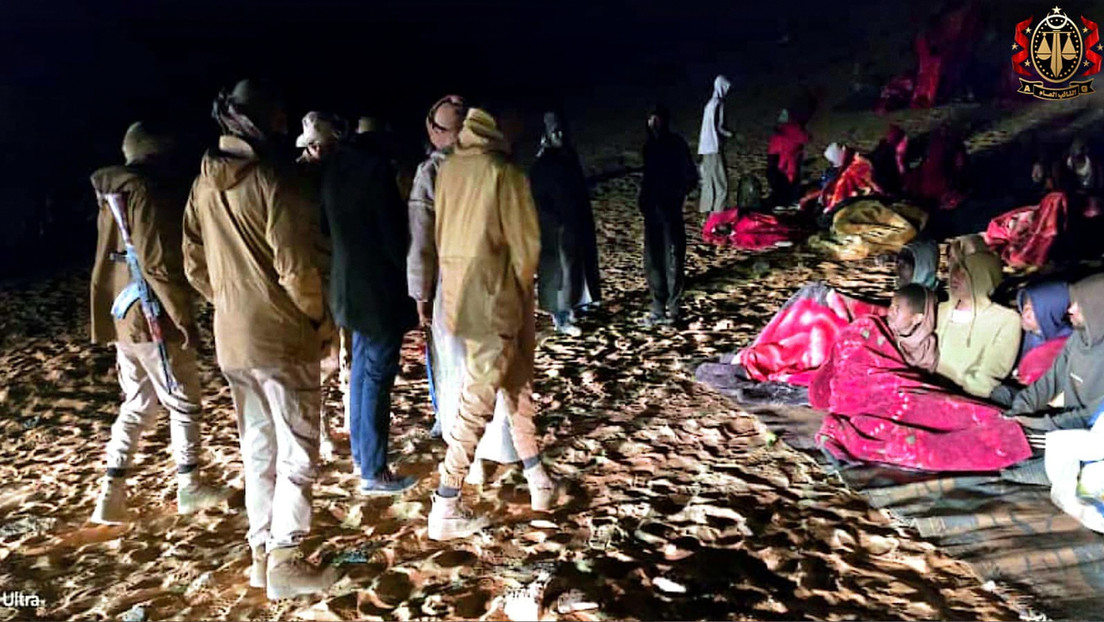 Hallan en Libia una fosa común de decenas de migrantes retenidos y torturados por una banda