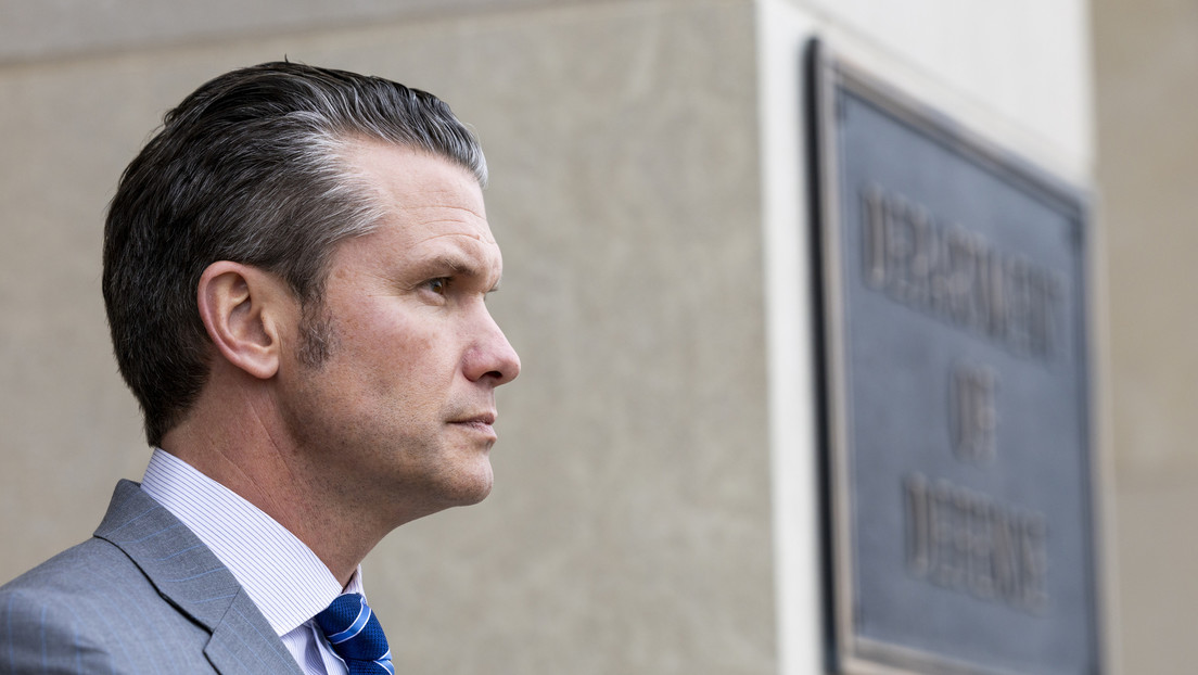 Familiares de militares estadounidenses abuchean al jefe del Pentágono