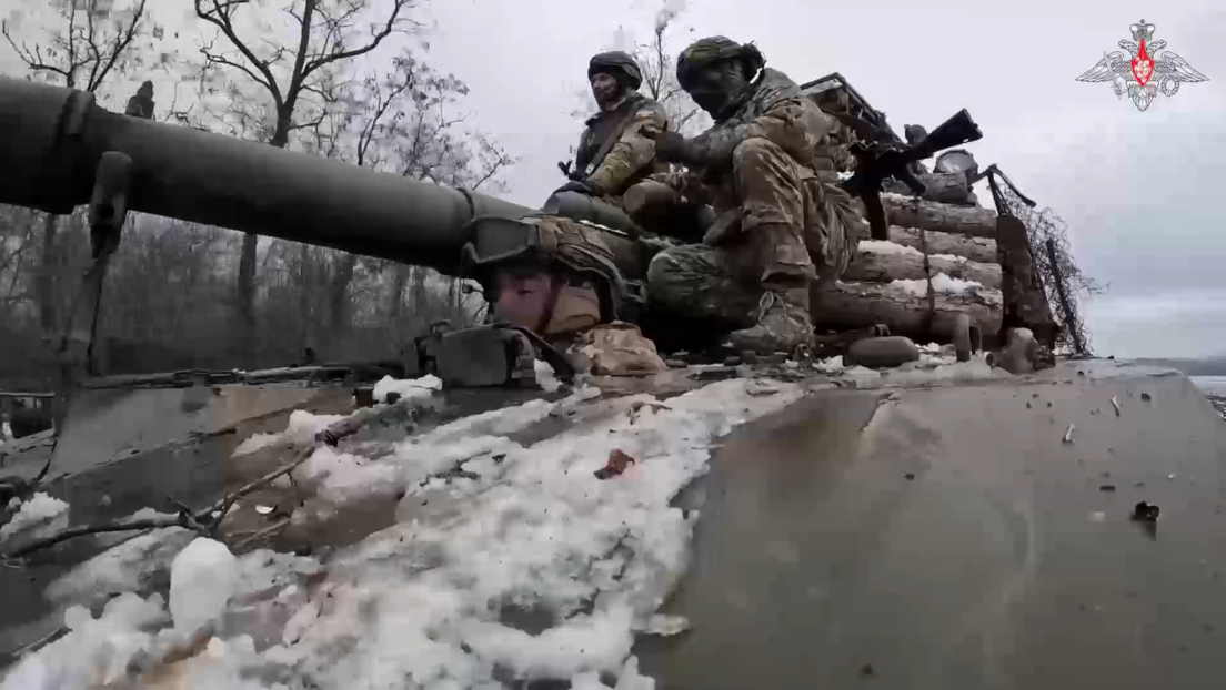 Justo en el blanco: Un obús propulsado ruso alcanza posiciones ucranianas (VIDEO)