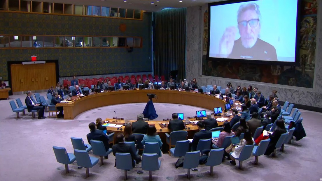 Roger Waters instruye a la ONU sobre Ucrania