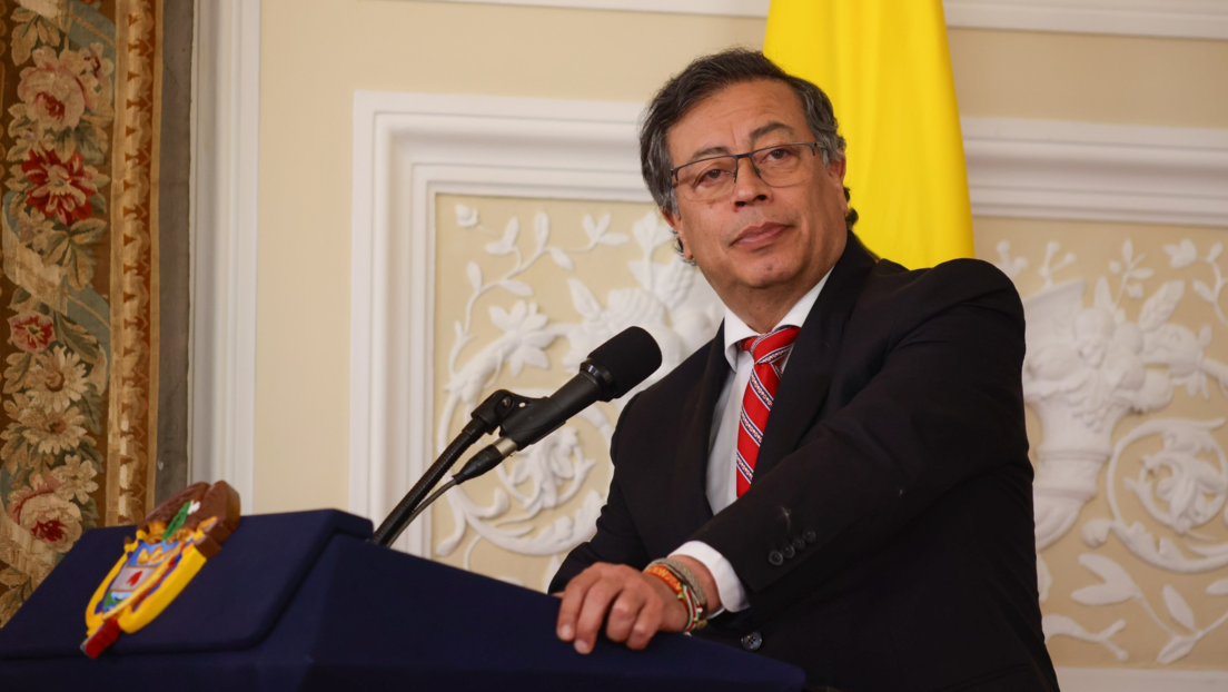 "Arrodillados no somos patria": Petro pide elevar dignidad de Colombia ante la "política gringa"