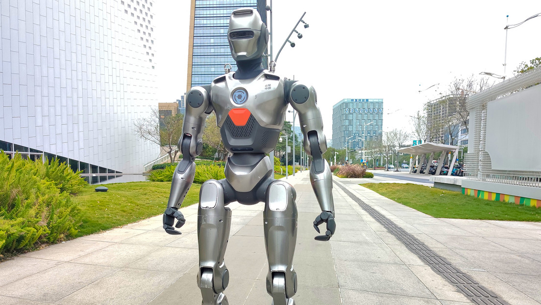 Un robot chino realiza una voltereta hacia adelante (VIDEO)